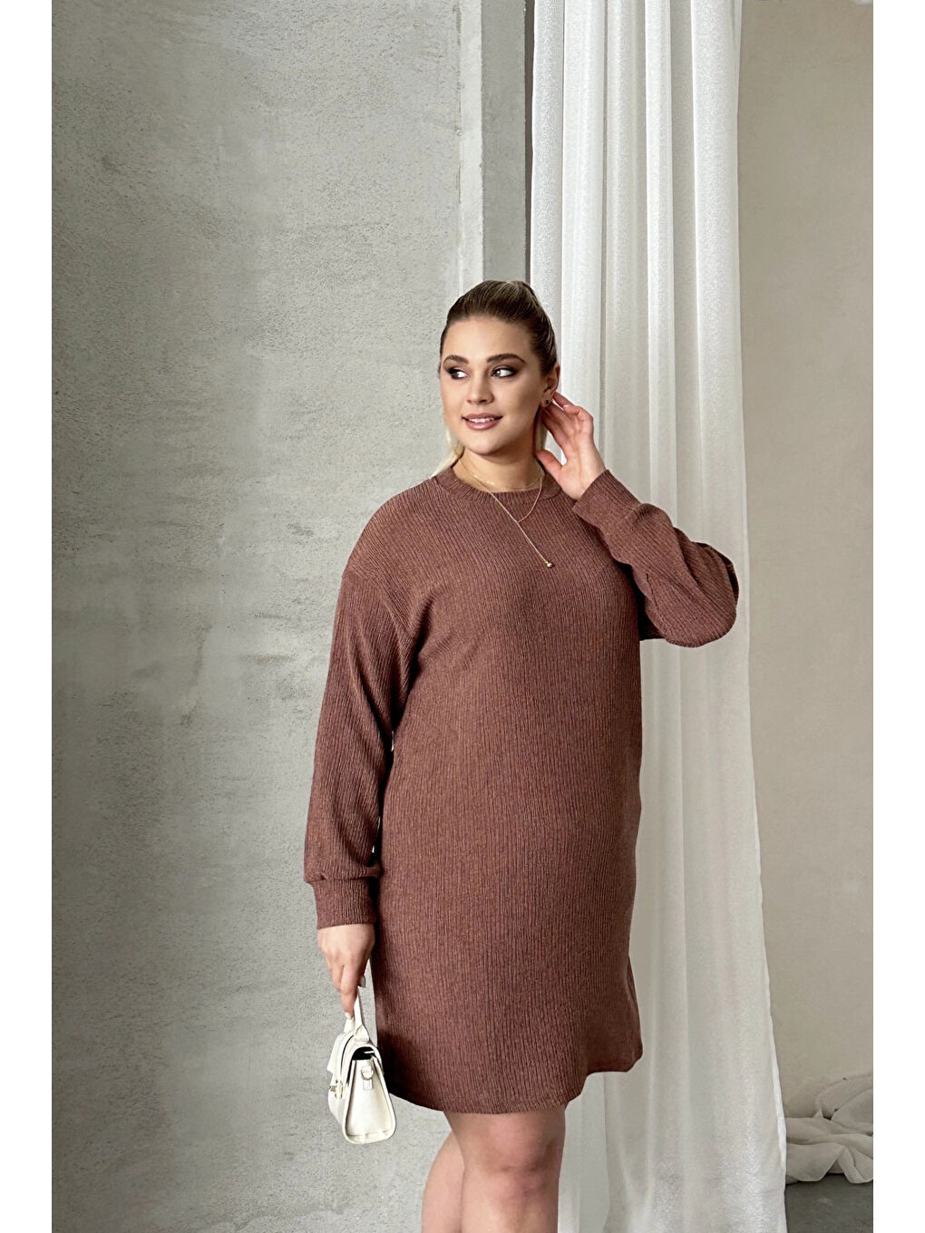 Kahverengi Büyük Beden Uzun Kollu Bisiklet Yaka Düz Kesim Elbise 100-189-4
