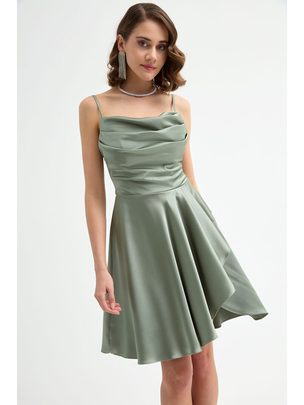 Kadın Mint Yeşili Volanlı Yırtmaçlı Kısa Saten Abiye & Mezuniyet Elbisesi