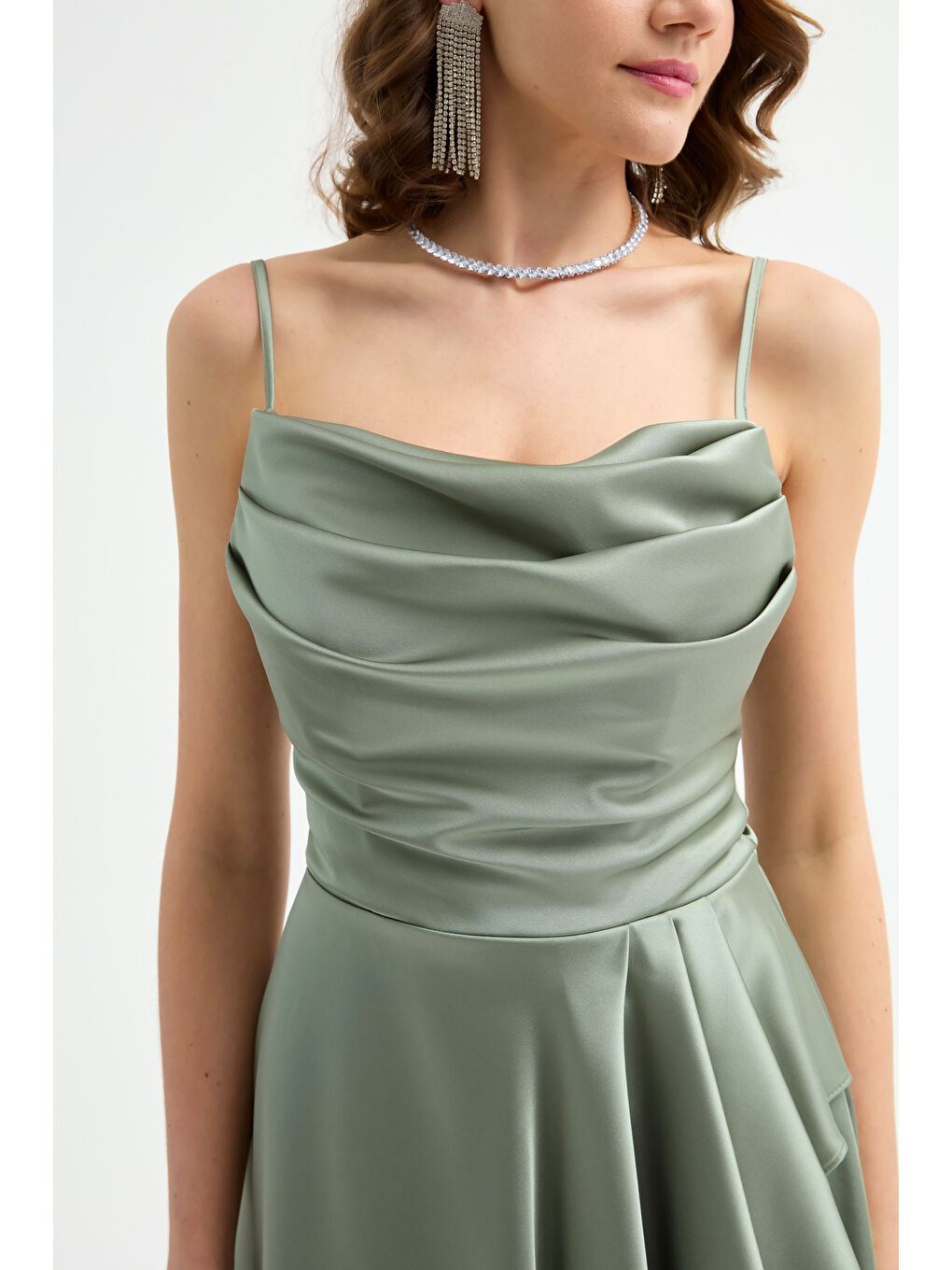 Kadın Mint Yeşili Volanlı Yırtmaçlı Kısa Saten Abiye & Mezuniyet Elbisesi-3