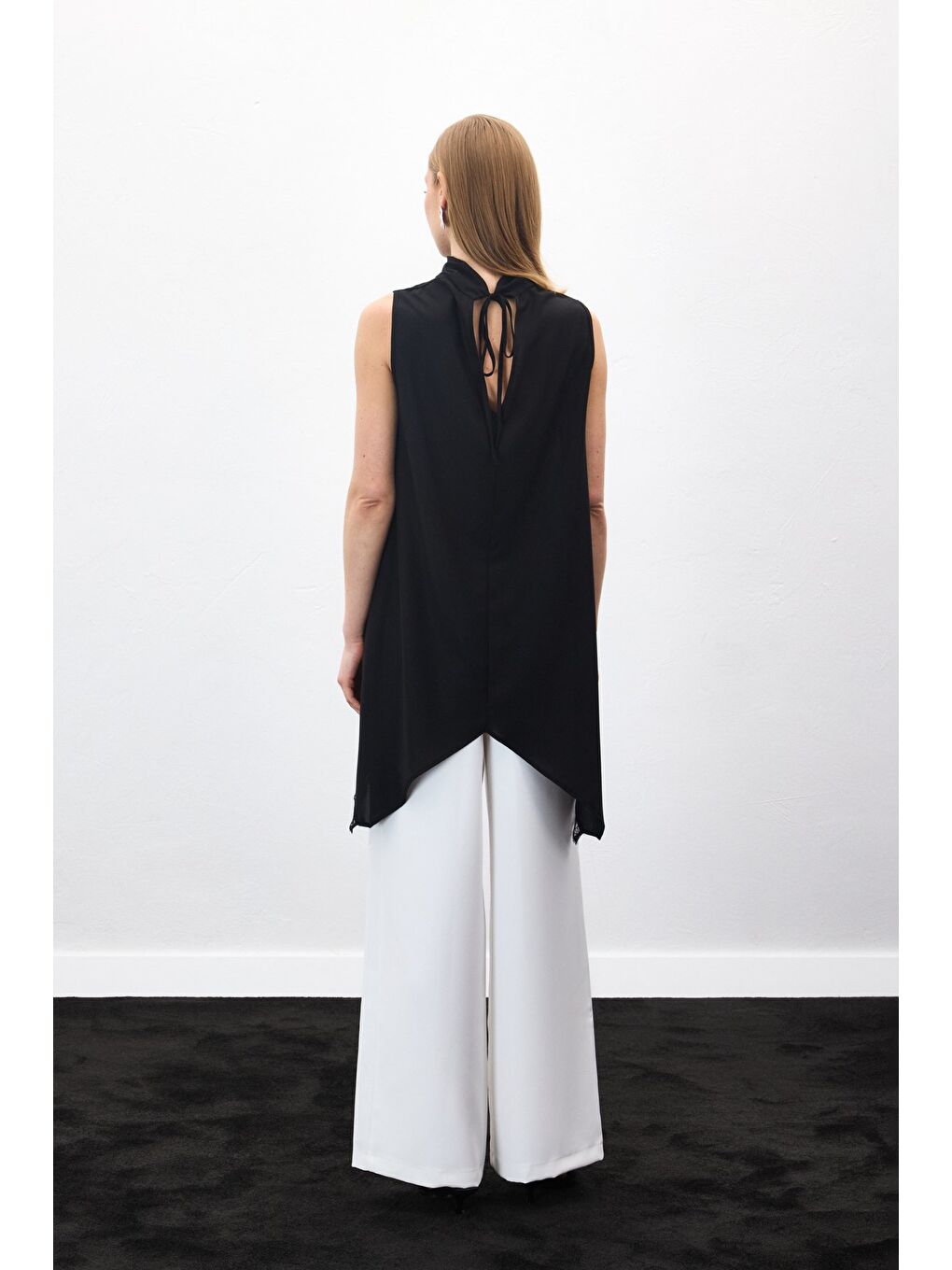 Dantel Detaylı Degaje Yaka Bluz - Siyah-7