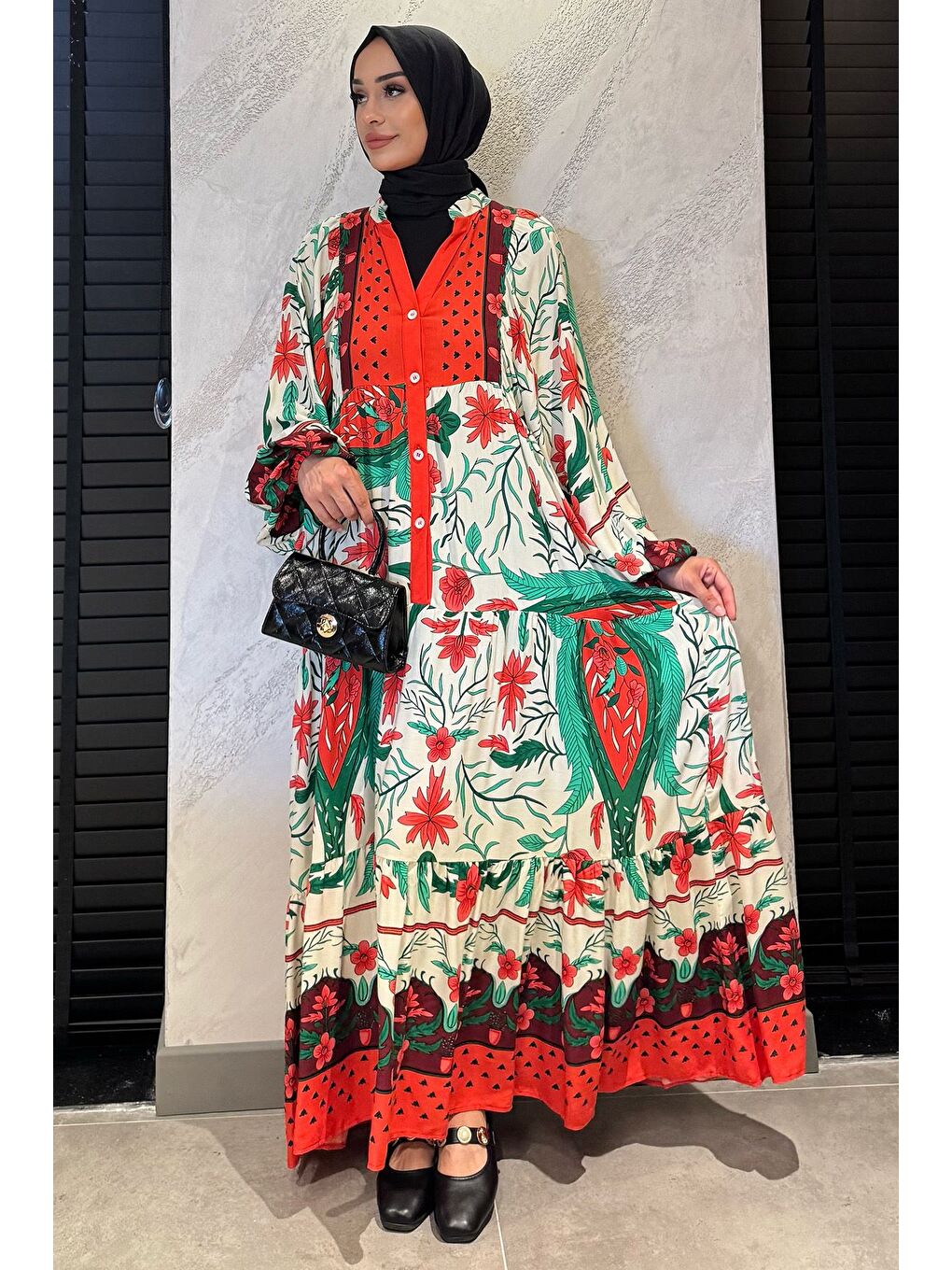 Ekru Kadın Ön Düğme Detaylı Desenli Tesettür Elbise-1