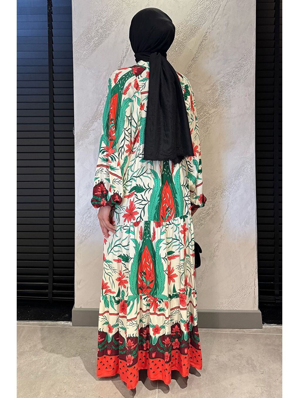 Ekru Kadın Ön Düğme Detaylı Desenli Tesettür Elbise-3