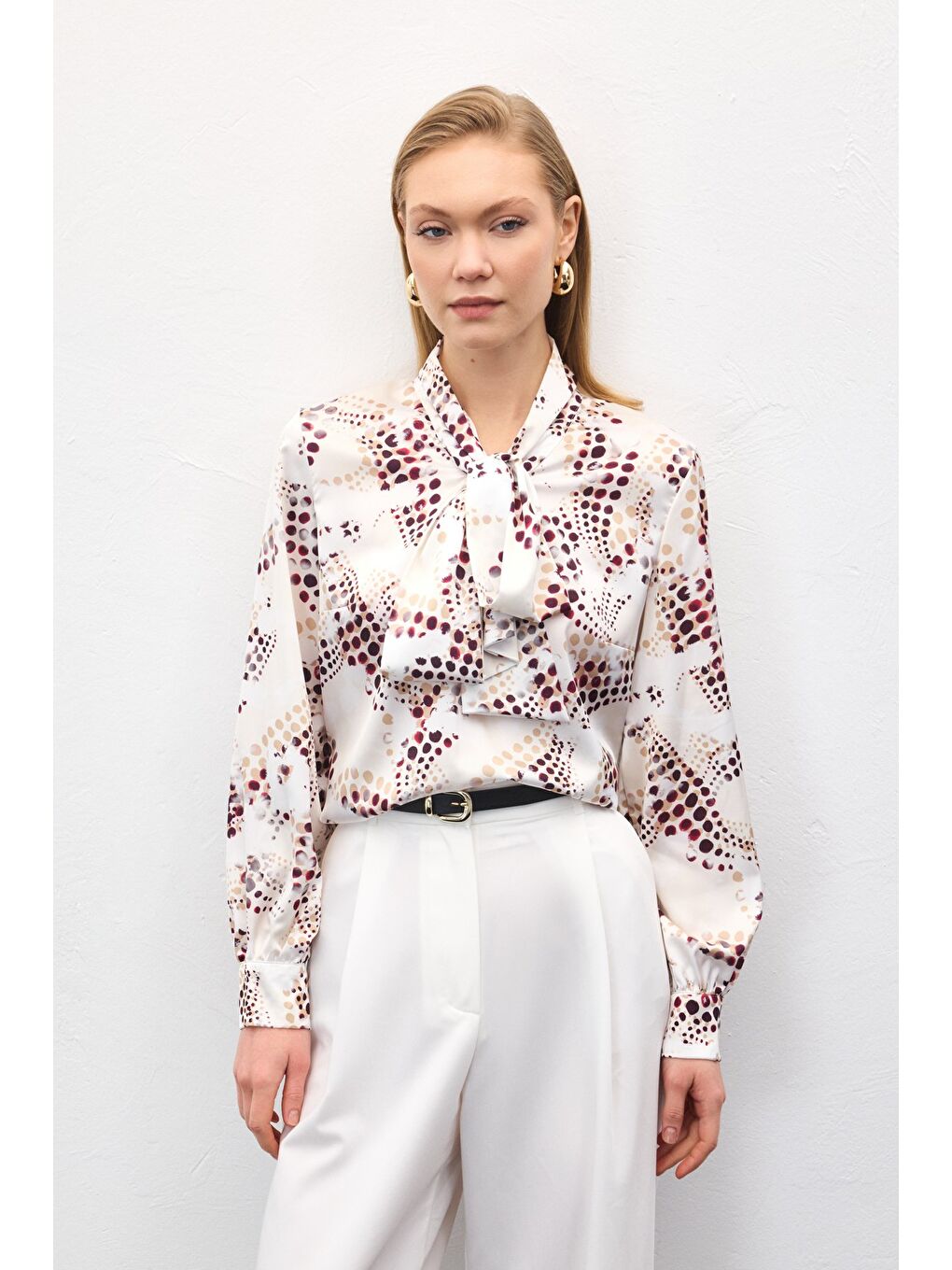 Fular Detaylı Desenli Bluz - Ekru-1