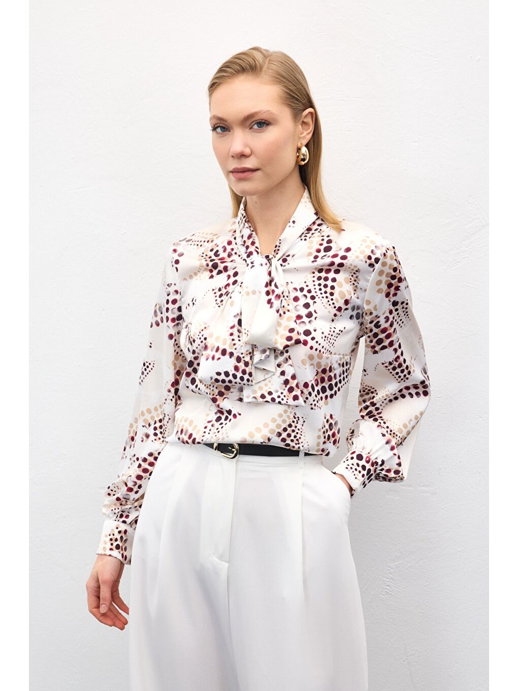 Fular Detaylı Desenli Bluz - Ekru-2