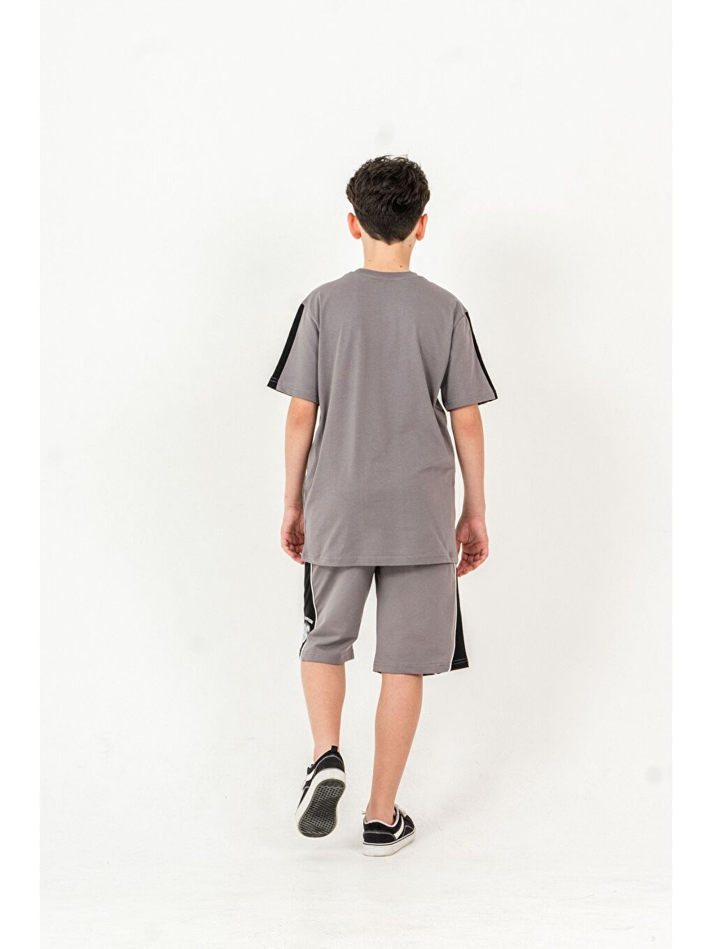 Gri Üst Ön Cep Baskılı Kollar Garnili Alt Yanlar Garnili Erkek Çocuk Şort - Tişört Takımı-2