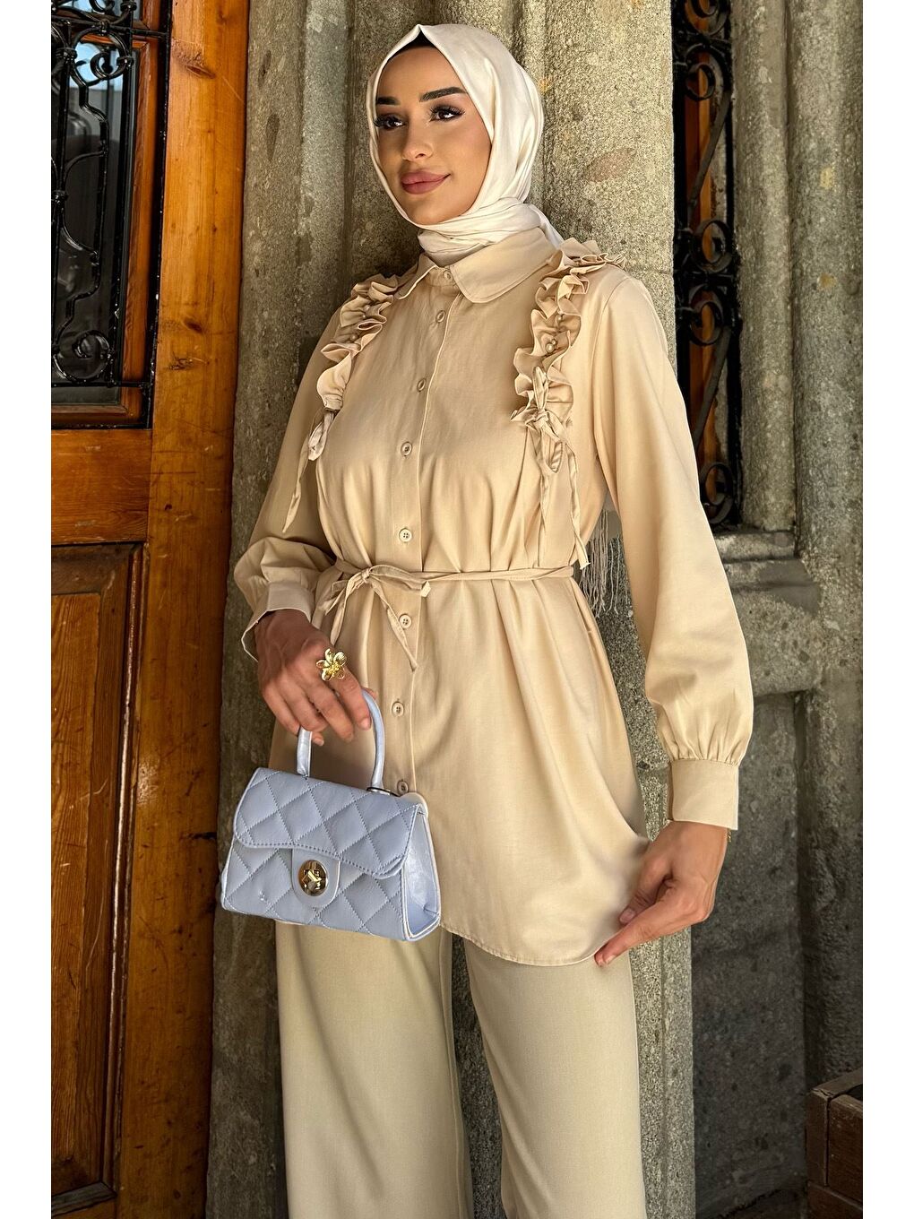 Bej Omuz Büzgülü İncili Tesettür Gömlek Tunik