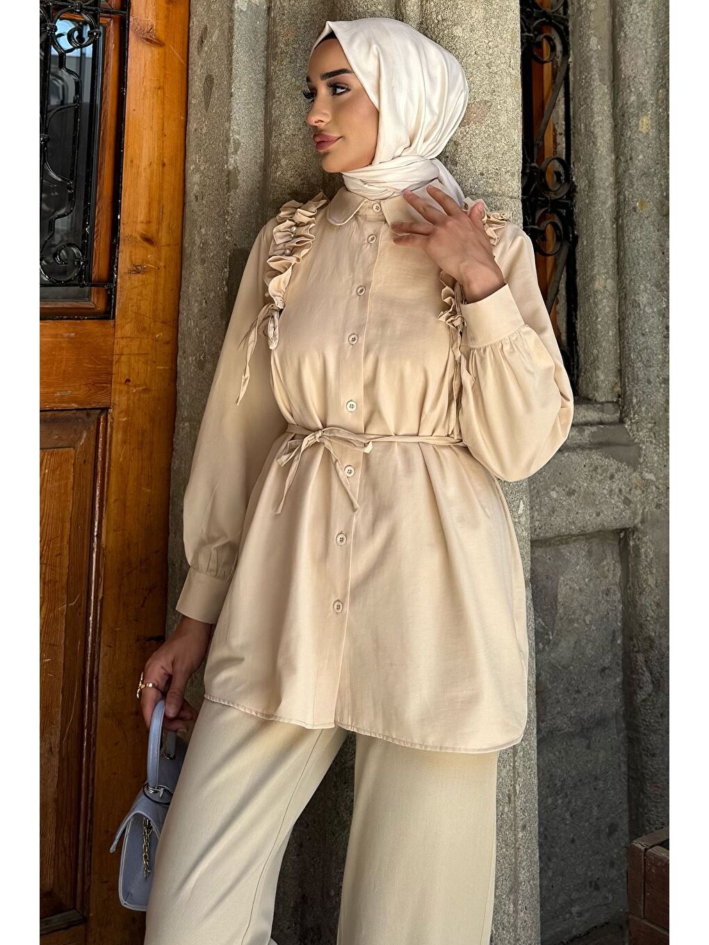 Bej Omuz Büzgülü İncili Tesettür Gömlek Tunik-2