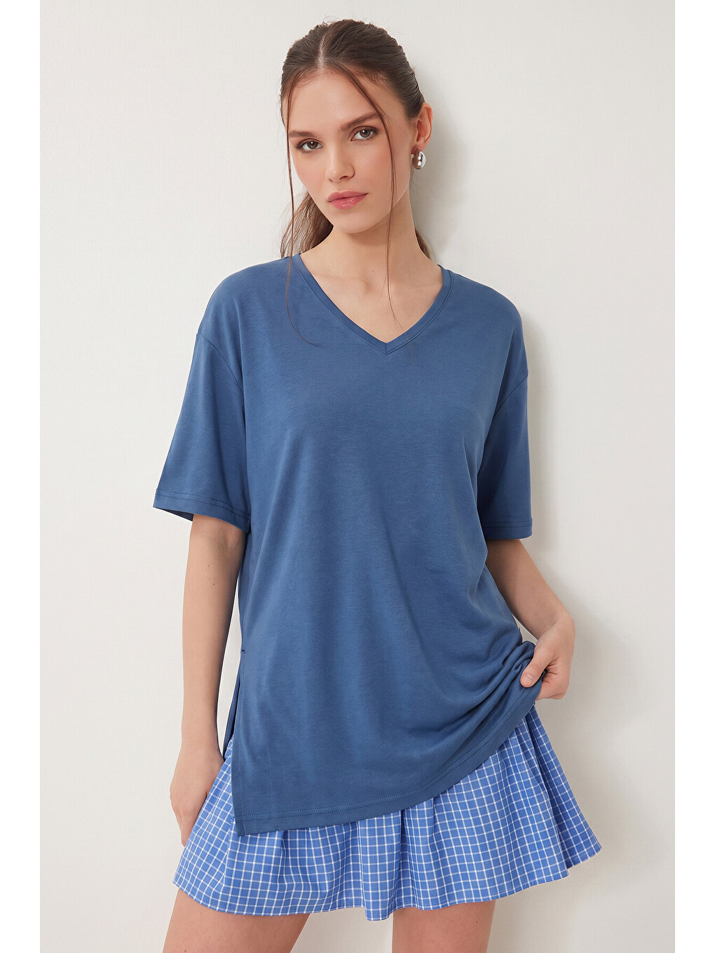 V Yaka Yırtmaçlı Viskon T-shirt Kobalt Mavi Lrn0039