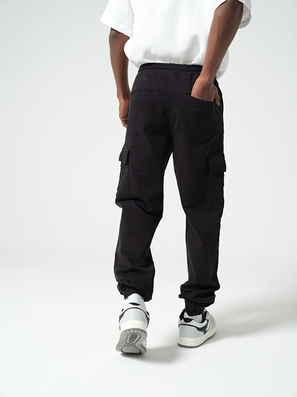 Siyah Beli Lastikli Bağcıklı, Paça Lastikli, Rahat Fit, Esnek Gabardin Kargo Erkek Pantolon-4
