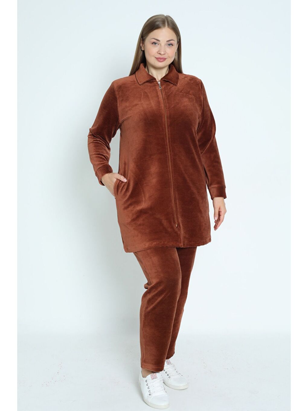 Kahverengi kadın büyük beden haki fermuarlı cepli uzun kollu pamuklu kadife alt üst takım