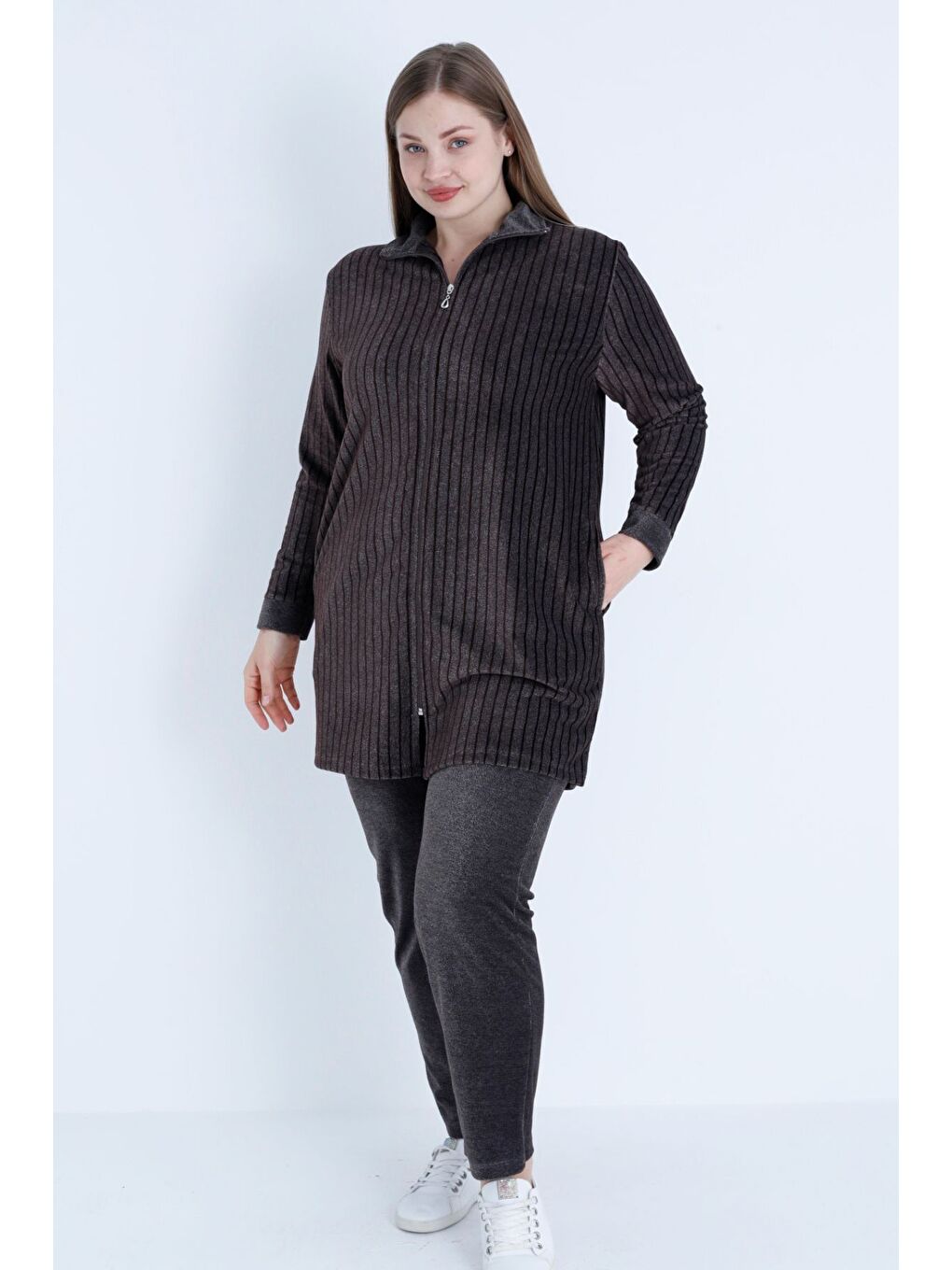 Kahverengi Kadın Büyük Beden Çizgi Desenli Uzun Kollu Fermuarlı Cepli Pamuklu Kadife Alt Üst Takım