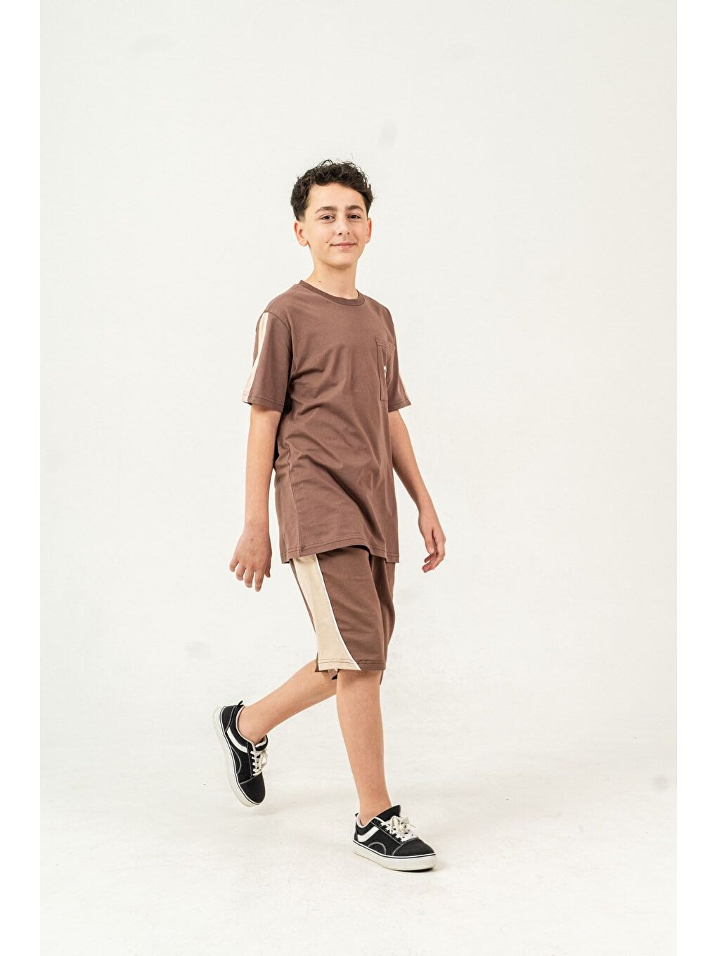 Kahverengi Üst Ön Cep Baskılı Kollar Garnili Alt Yanlar Garnili Erkek Çocuk Şort - Tişört Takımı-2