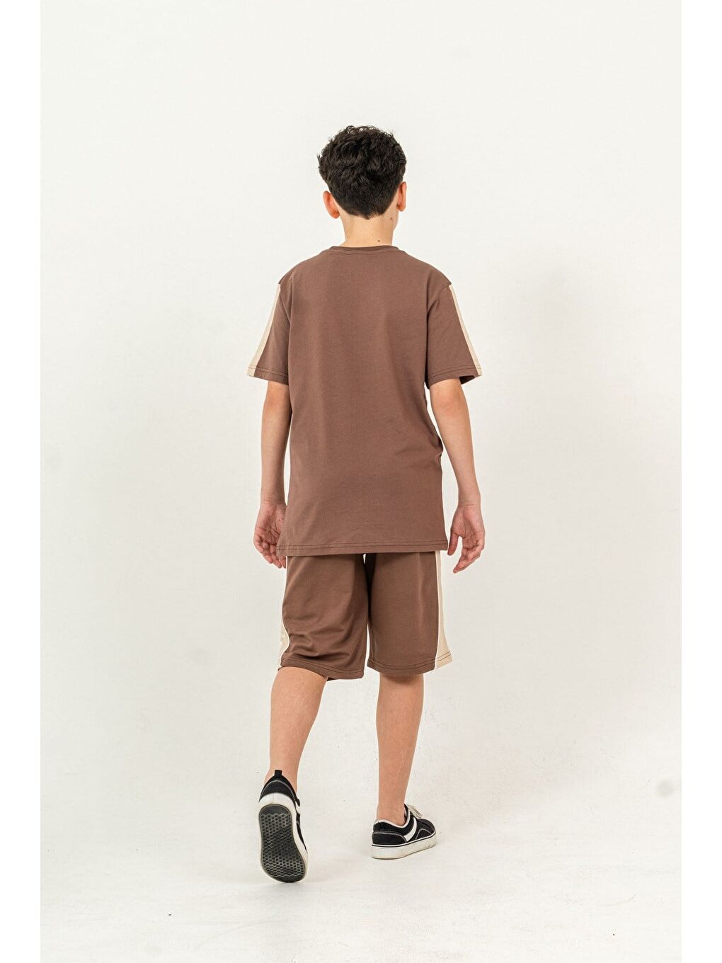 Kahverengi Üst Ön Cep Baskılı Kollar Garnili Alt Yanlar Garnili Erkek Çocuk Şort - Tişört Takımı-3