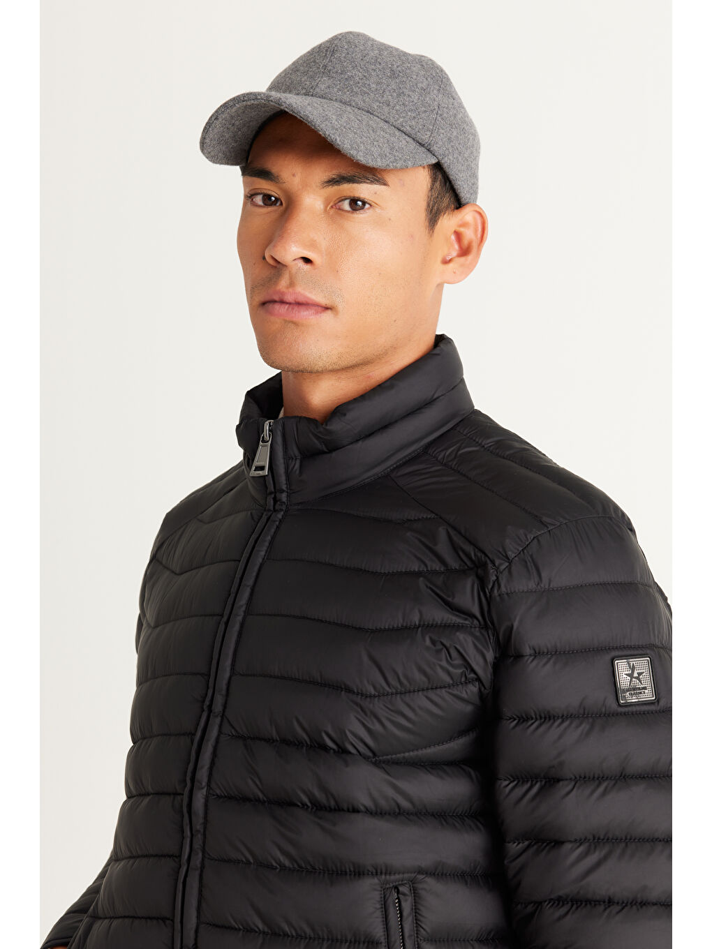 Erkek Siyah Standart Fit Normal Kesim Dik Yaka Mont-4