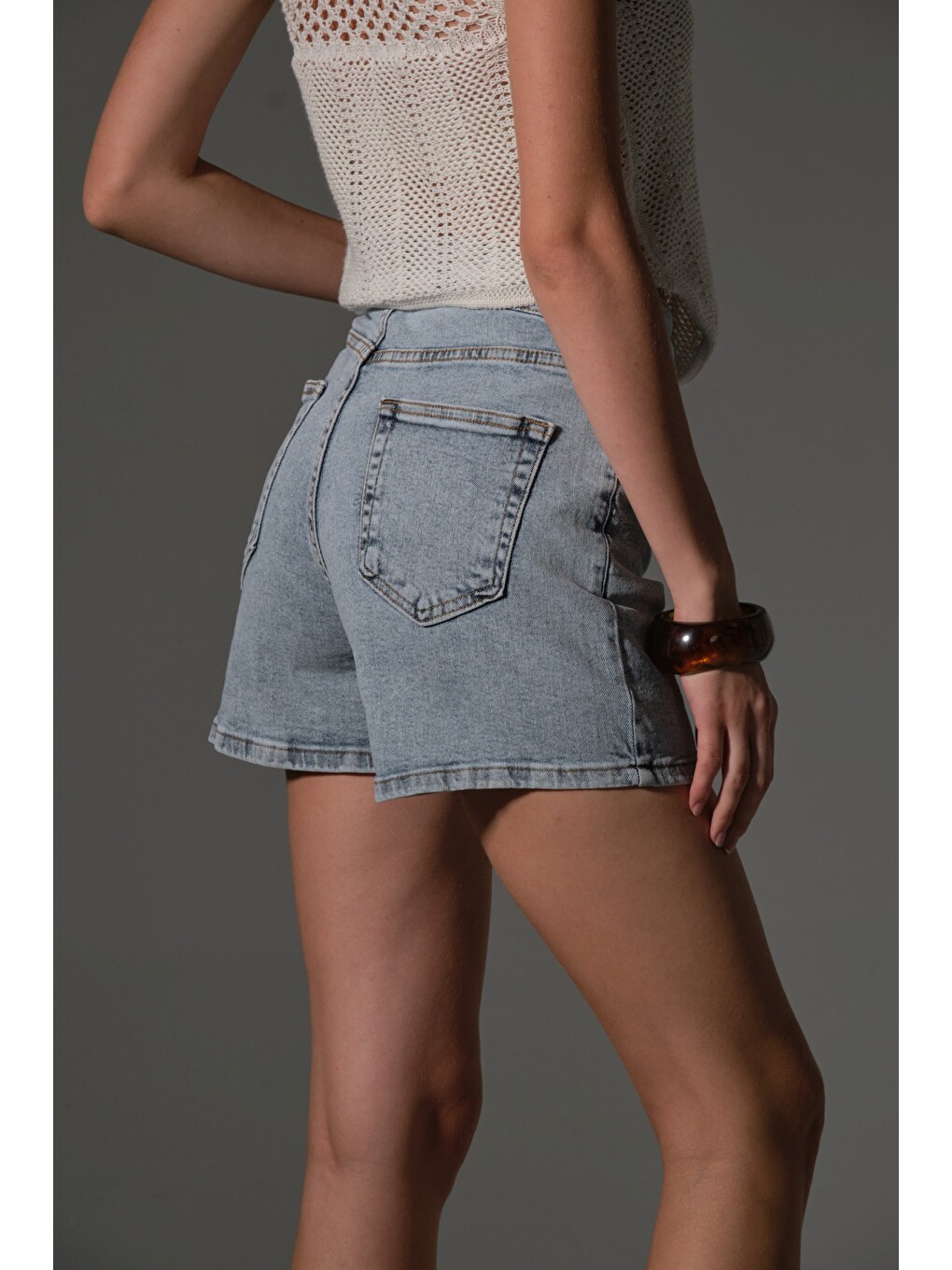 Beyaz Esnek Denim Kumaş Pamuk Elastan 5 cep Jean mini kadın jean şort-2
