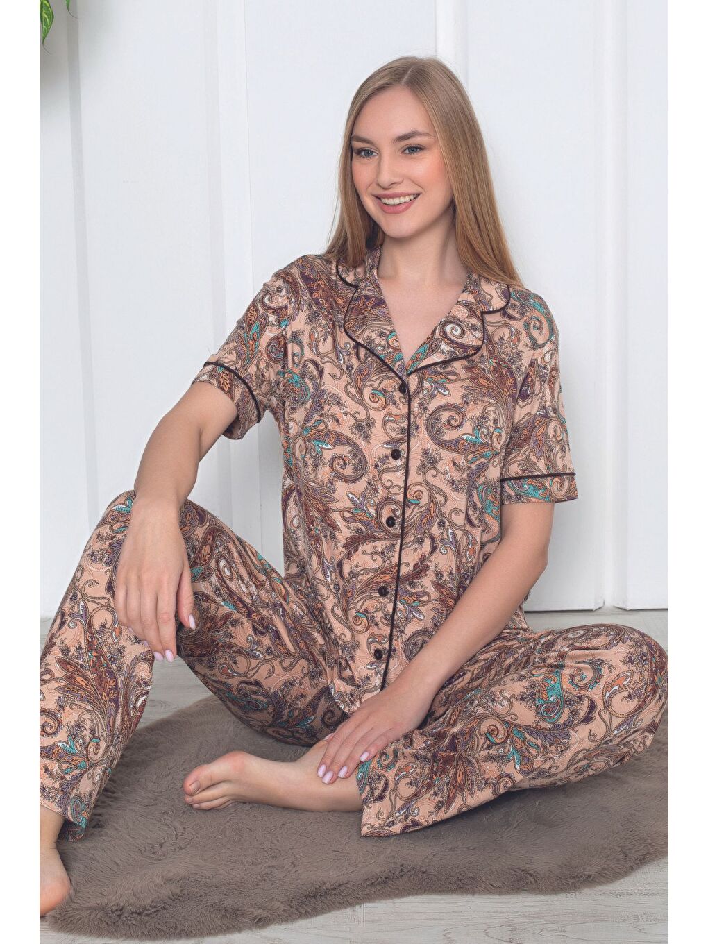 Kahverengi Kadın çiçek desenli düğmeli kısa kol örme pijama takımı