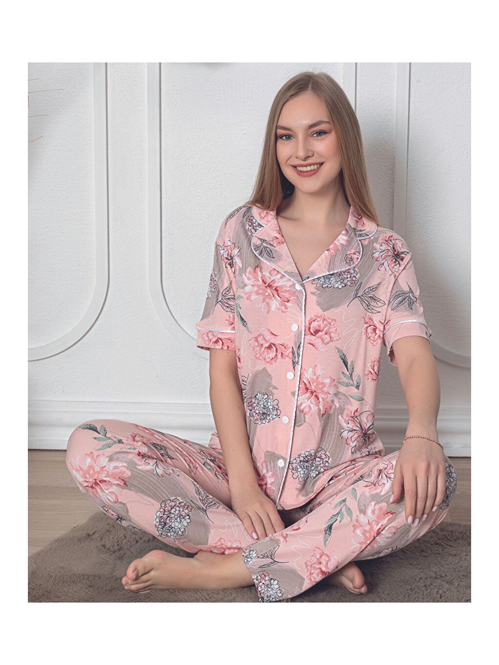 Pembe Kadın çiçek desenli düğmeli kısa kol örme pijama takımı