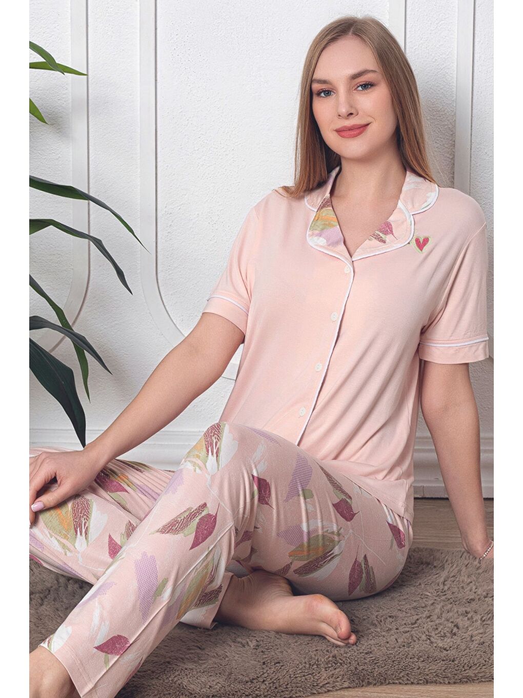Pembe Kadın çiçek desenli düğmeli kısa kol örme pijama takımı