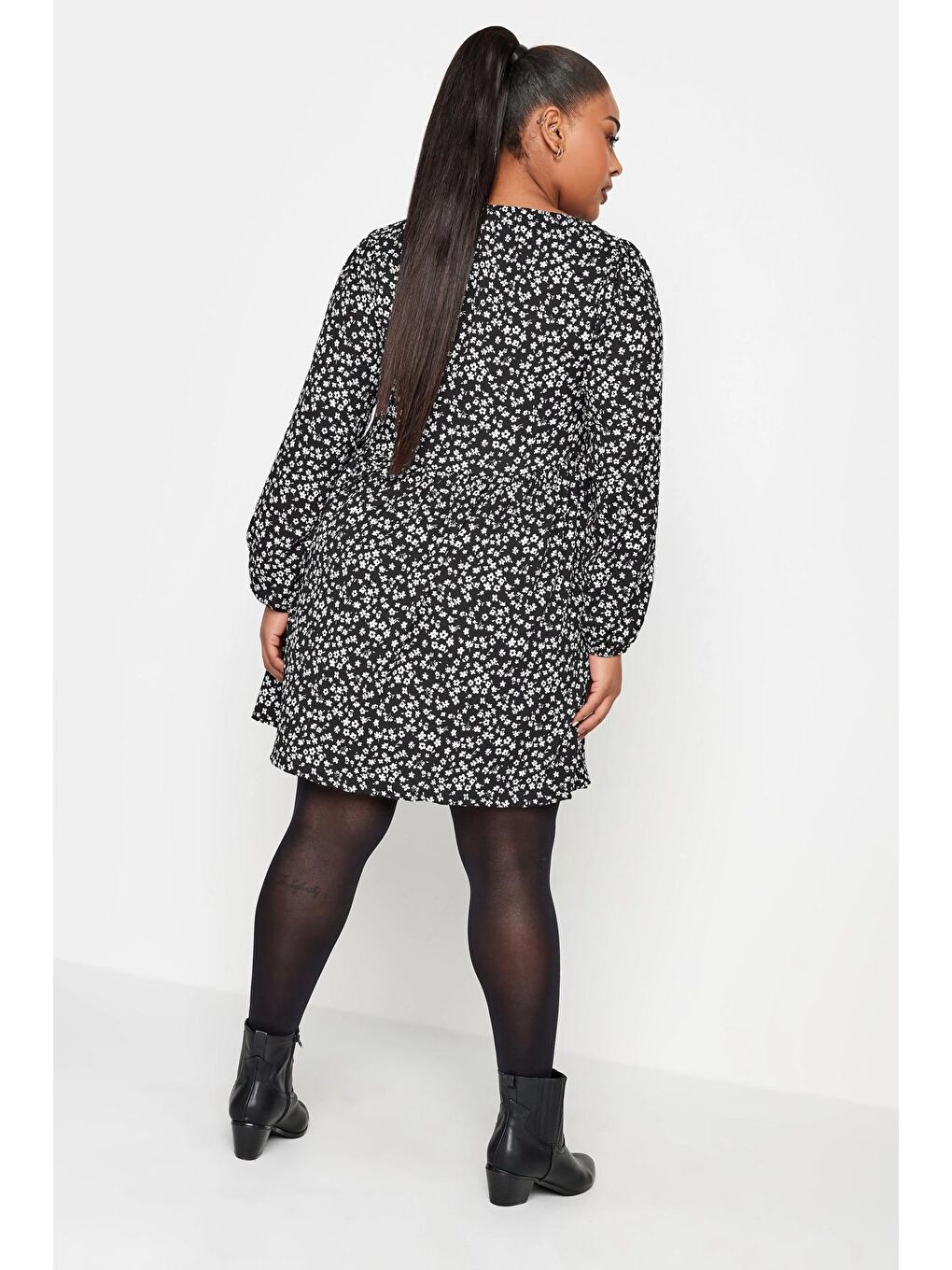 Siyah Büyük Beden Çiçek Desenli Uzun Kollu Yakası Bağlama Detaylı Kısa Elbise 302750-4