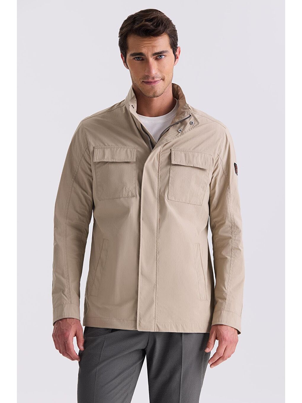 Bej Comfort Fit Dik Yaka Mevsimlik Spor Mont