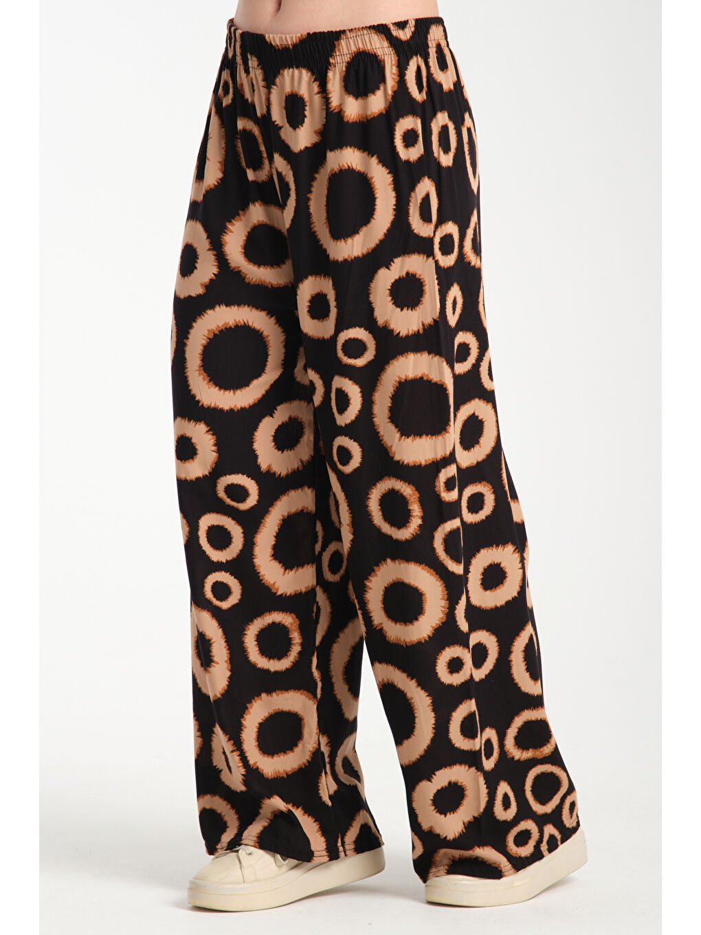 Siyah Kadın Yuvarlak Desenli Dökümlü Viskon Pantolon 1082-2