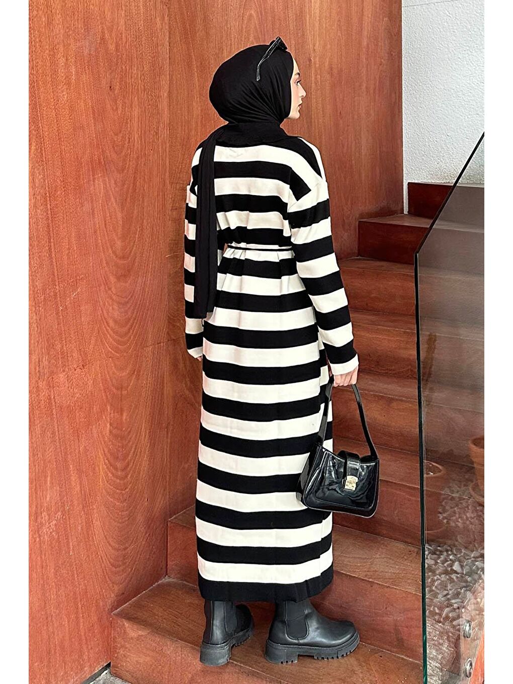 Bebe Yaka Detaylı Çizgili Triko Elbise Siyah-2