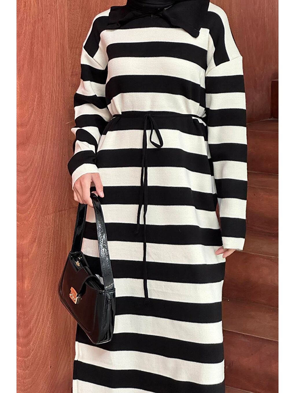 Bebe Yaka Detaylı Çizgili Triko Elbise Siyah-3