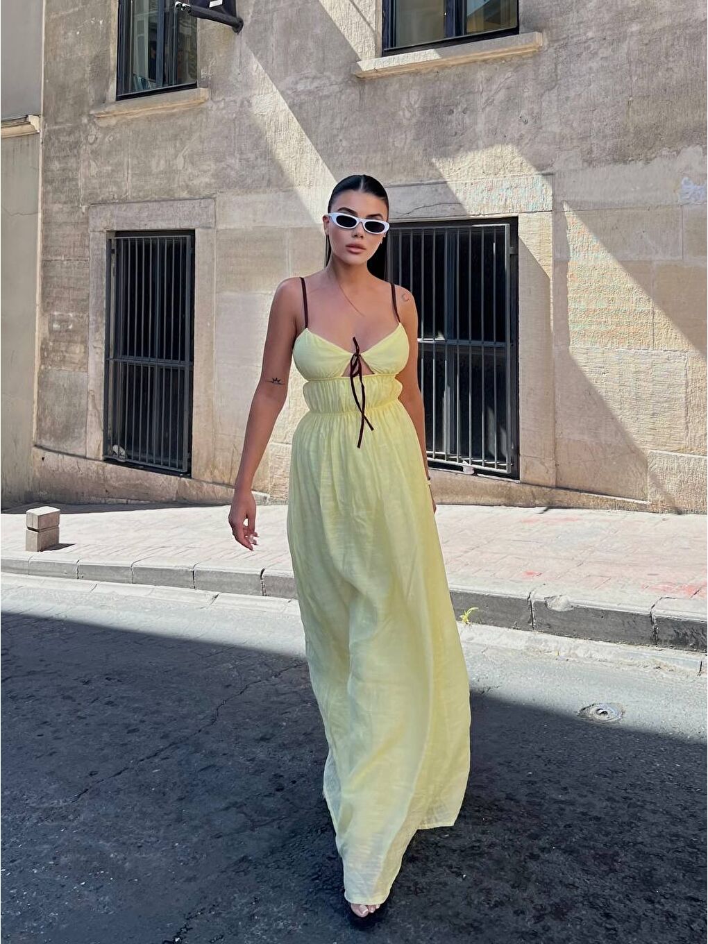 Askılı Göğüs Bağlama Detay Keten Elbise Sarı