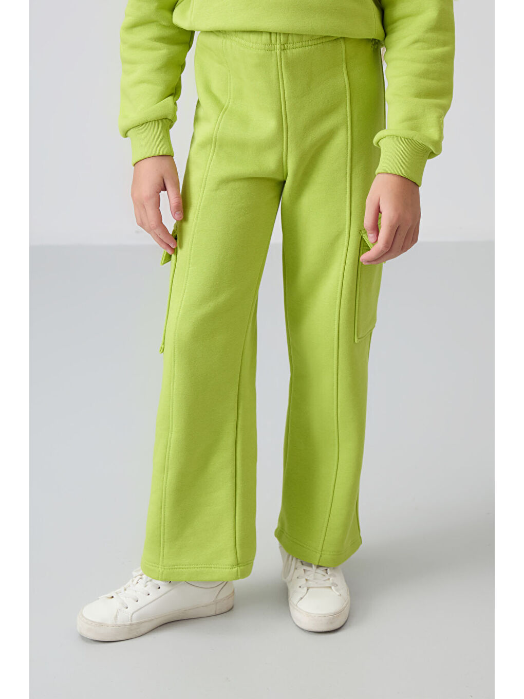 Lime Yeşil Pamuklu İçi Tüylü Yumuşak Dokulu Standart Fit Nakışlı Kız Çocuk Eşofman Takım - 75159-2