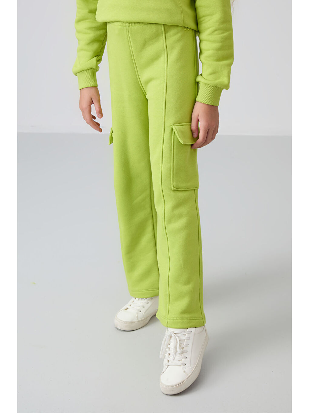 Lime Yeşil Pamuklu İçi Tüylü Yumuşak Dokulu Standart Fit Nakışlı Kız Çocuk Eşofman Takım - 75159-4