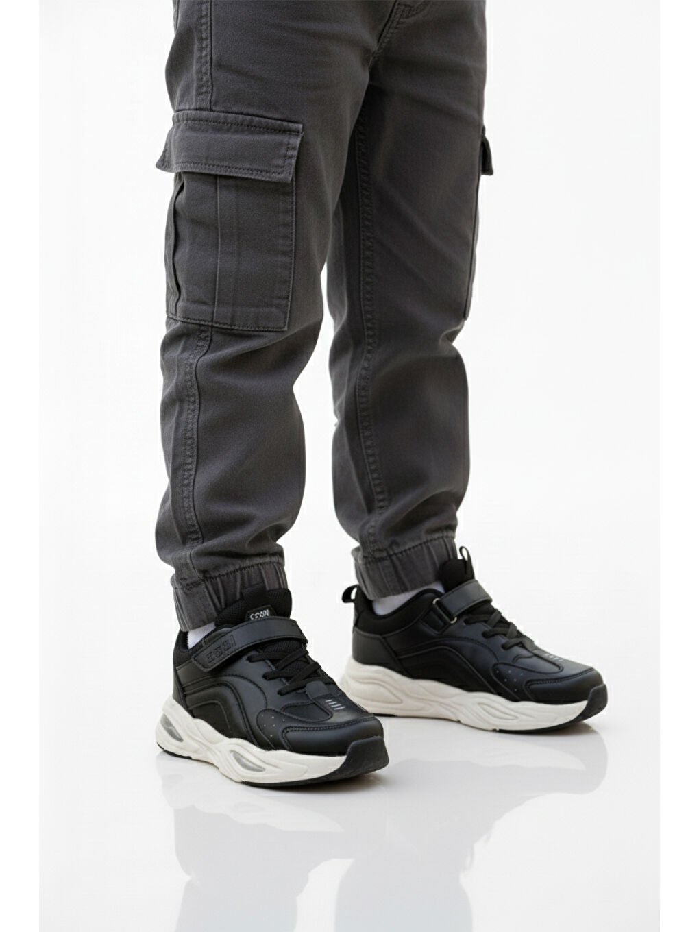 Siyah Beyaz Cilt Cırtlı Hafif Erkek Çocuk Spor Ayakkabı Toti P