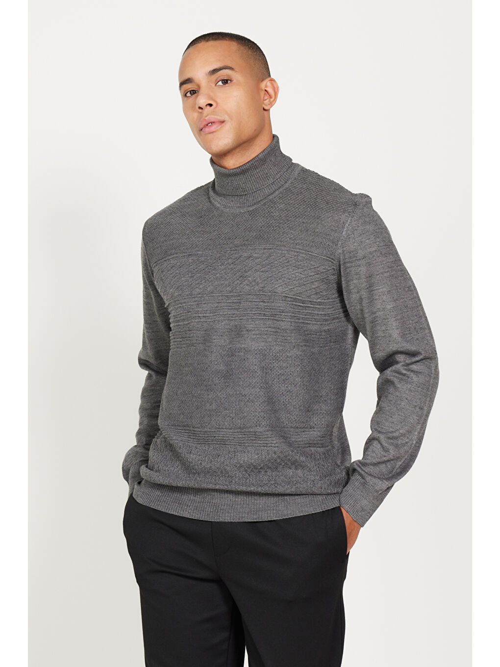 Erkek Gri Melanj Standart Fit Normal Kesim Tam Balıkçı Yaka Jakarlı Triko Kazak-3