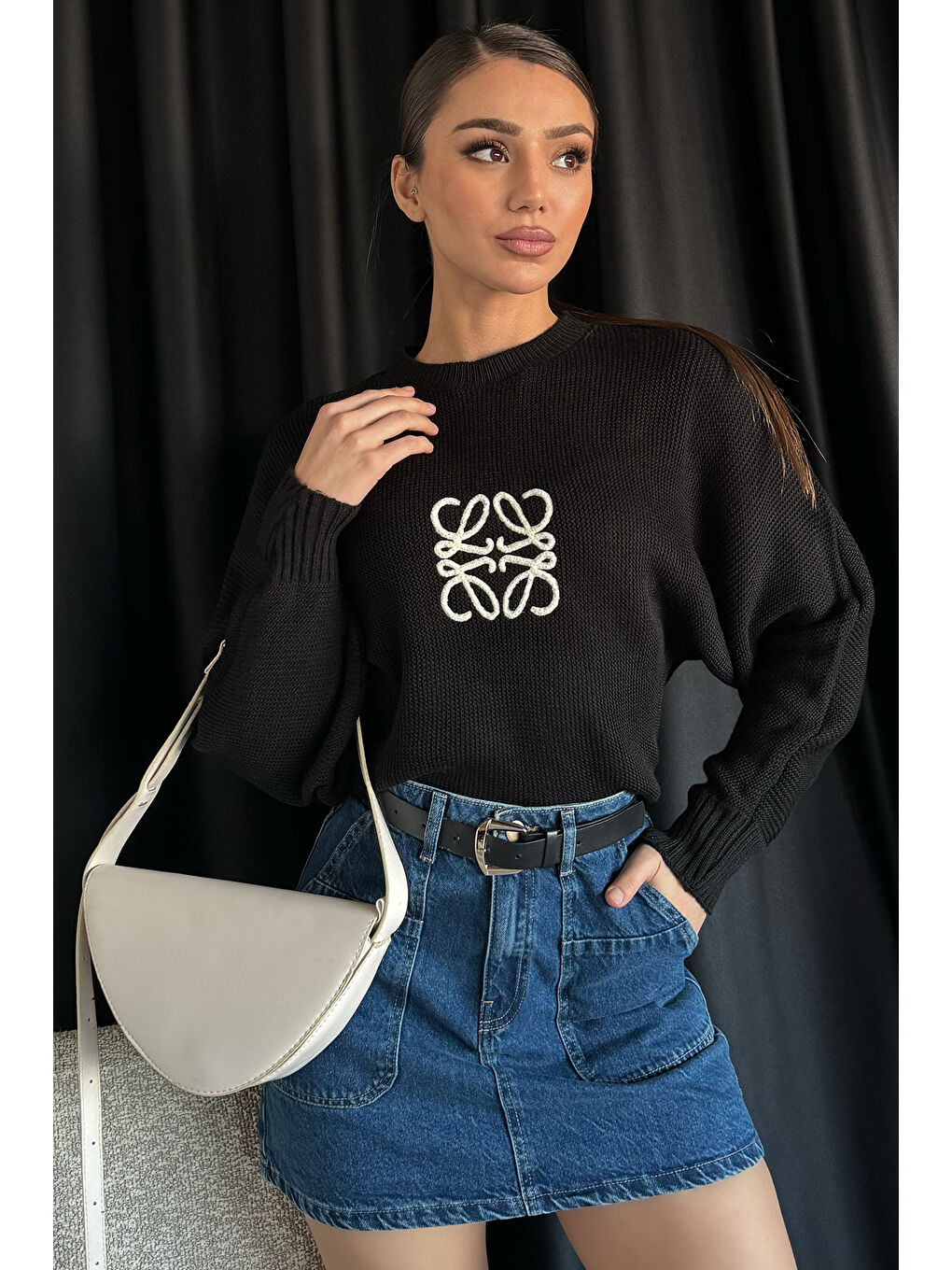 Siyah Kadın Bisiklet Yaka Ön Nakışlı Örme Triko Bluz-1