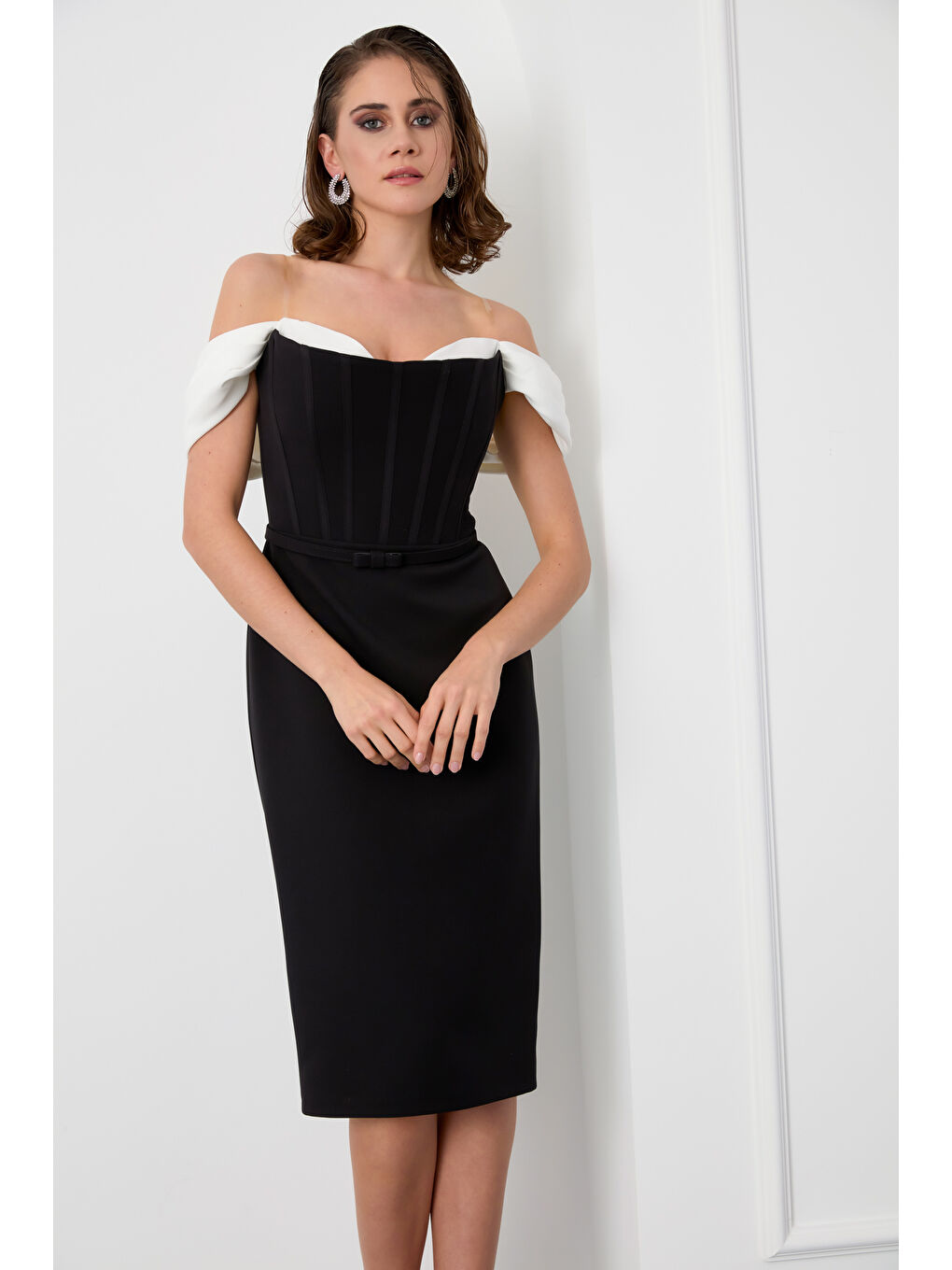 Kadın Siyah Korse Detaylı Midi Kalem Abiye Elbise-2