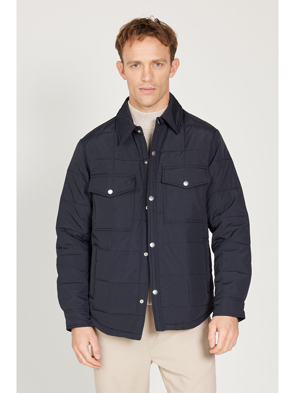 Erkek Siyah Standart Fit Normal Kesim Gömlek Yaka Mont