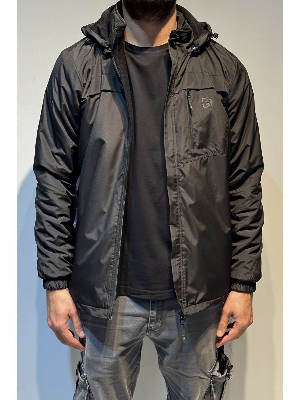 Erkek Kapüşonlu Cep Detaylı İçi Polar Kışlık Mont 2540 Siyah-2