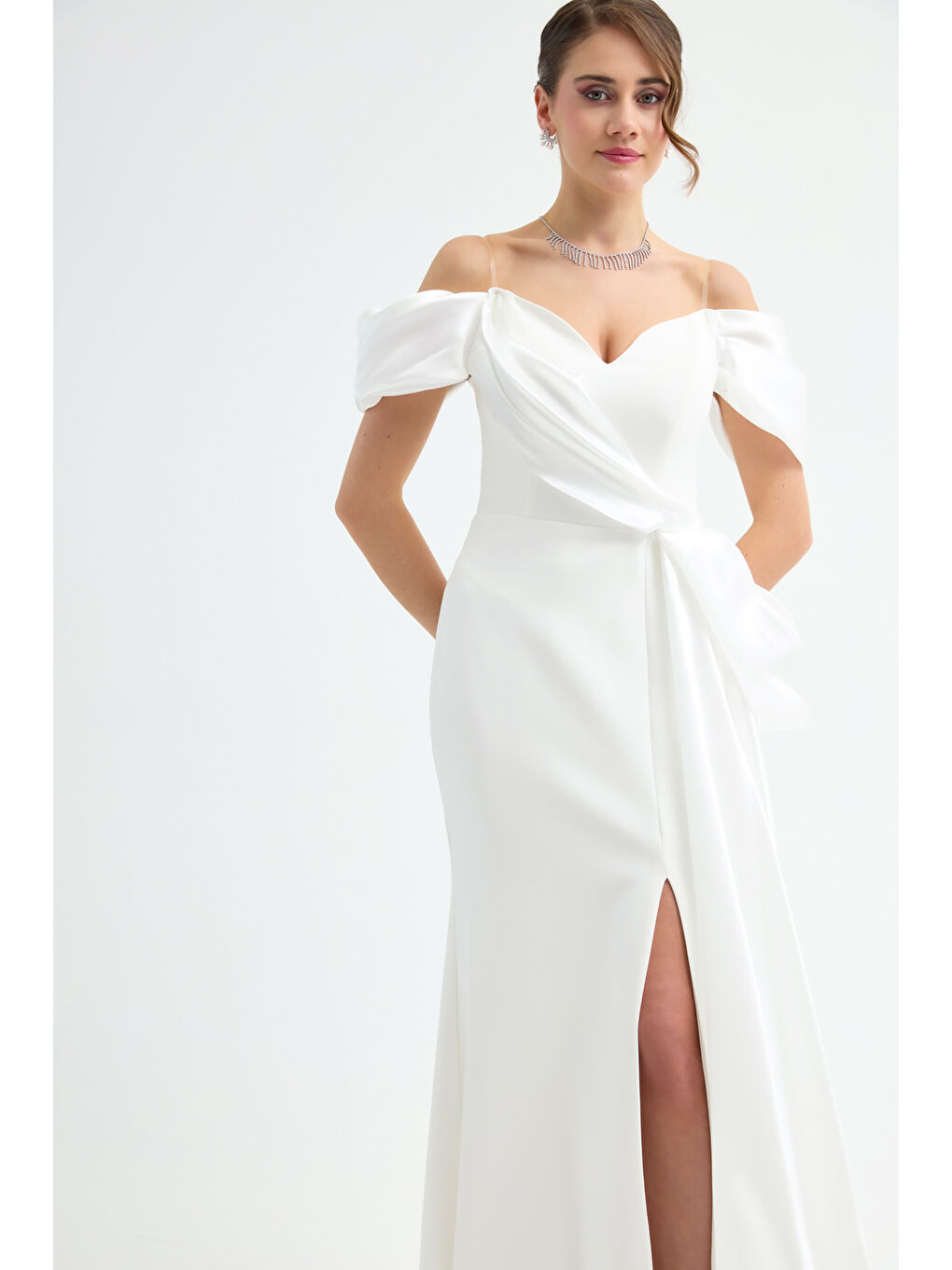 Kadın Beyaz Kayık Yaka Kuyruklu Uzun Abiye Elbise-3