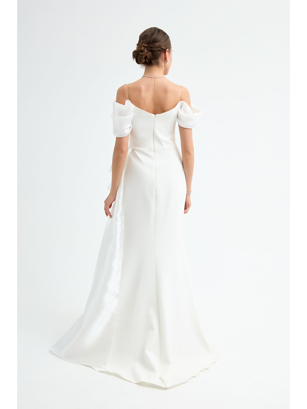 Kadın Beyaz Kayık Yaka Kuyruklu Uzun Abiye Elbise-4