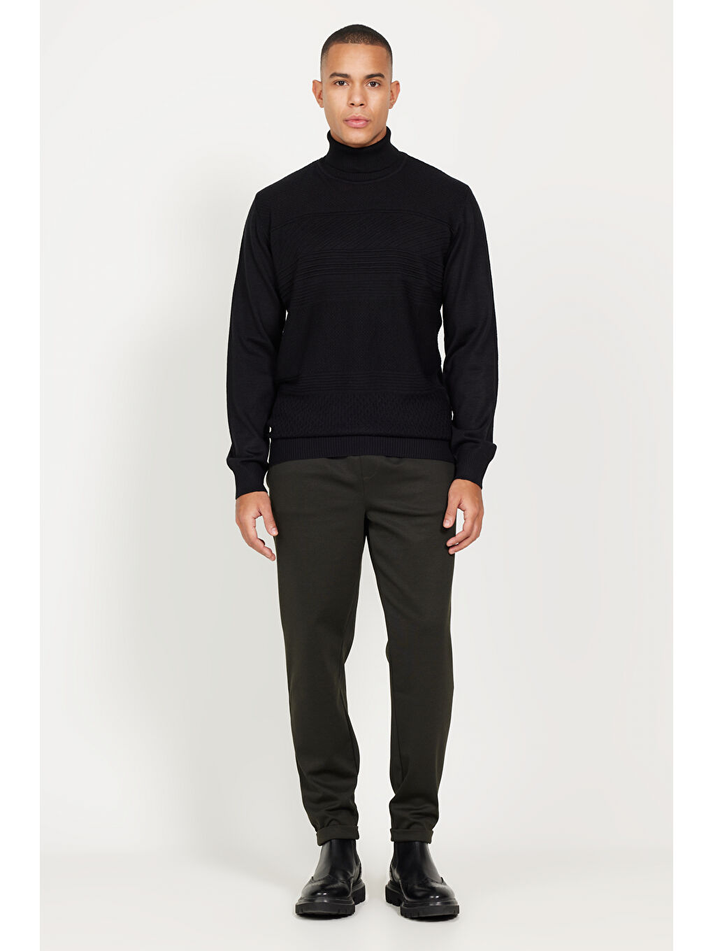 Erkek Siyah Standart Fit Normal Kesim Tam Balıkçı Yaka Jakarlı Triko Kazak-1