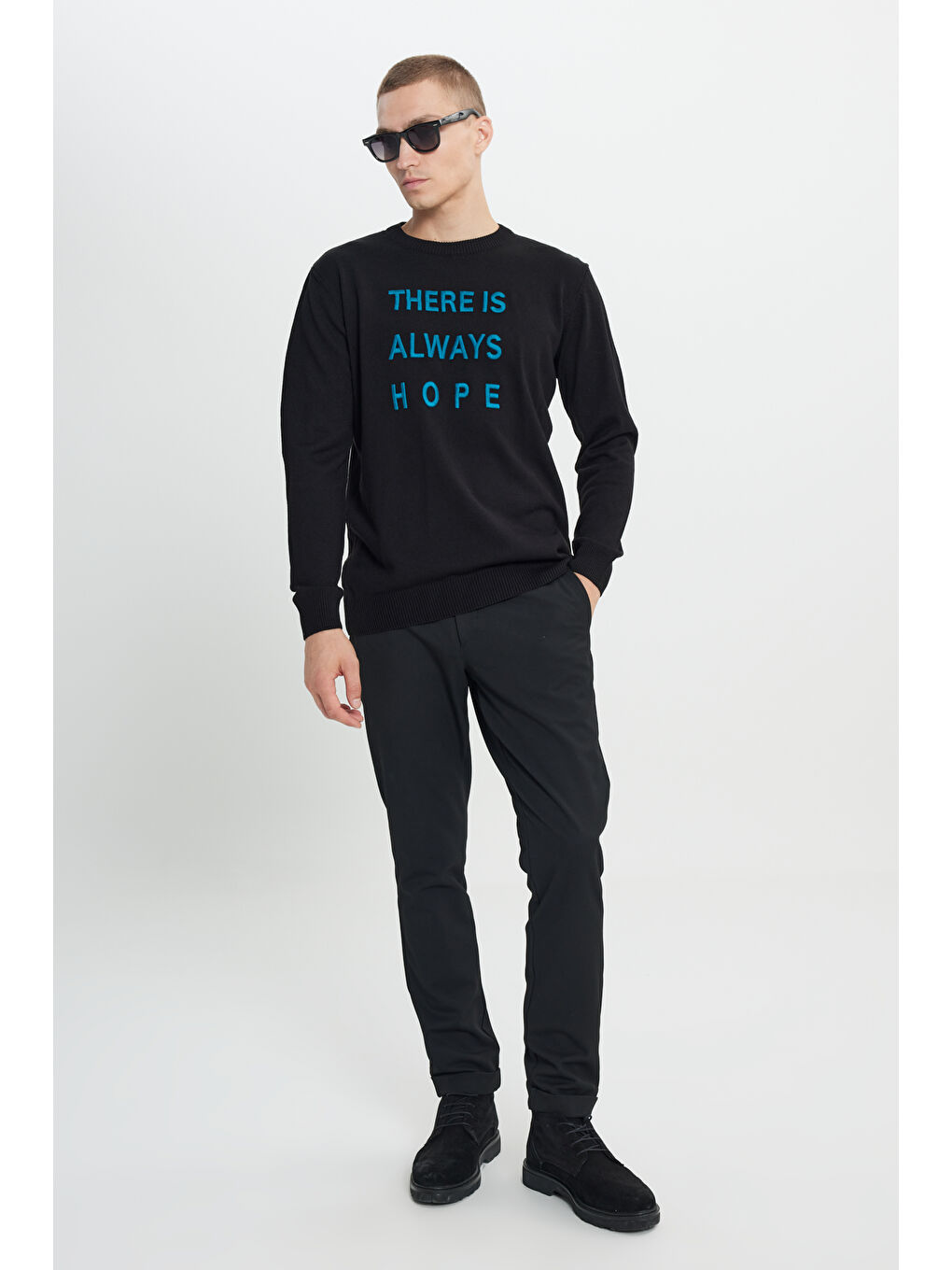 Erkek Siyah Tüylenme Yapmayan Kumaşlı Standart Fit Normal Kesim Bisiklet Yaka Nakış Baskılı Triko-1