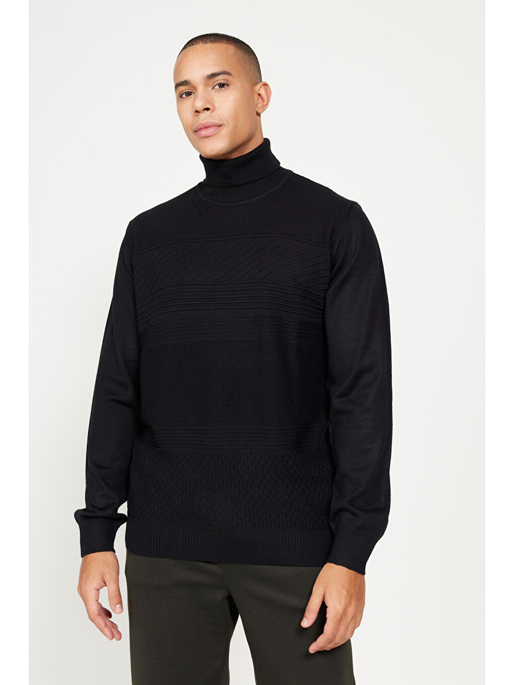 Erkek Siyah Standart Fit Normal Kesim Tam Balıkçı Yaka Jakarlı Triko Kazak-3