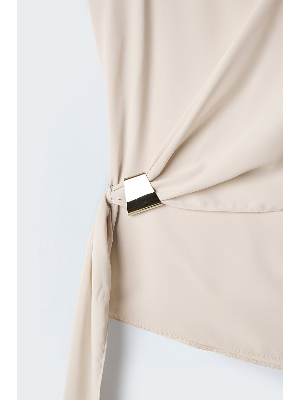 Kuşak Detaylı Aksesuarlı Bluz - Bej-6