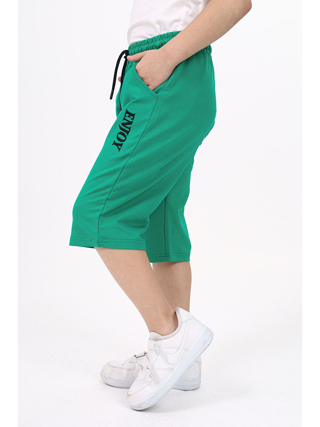 Yeşil Erkek Çocuk Nakışlı Kapri-1