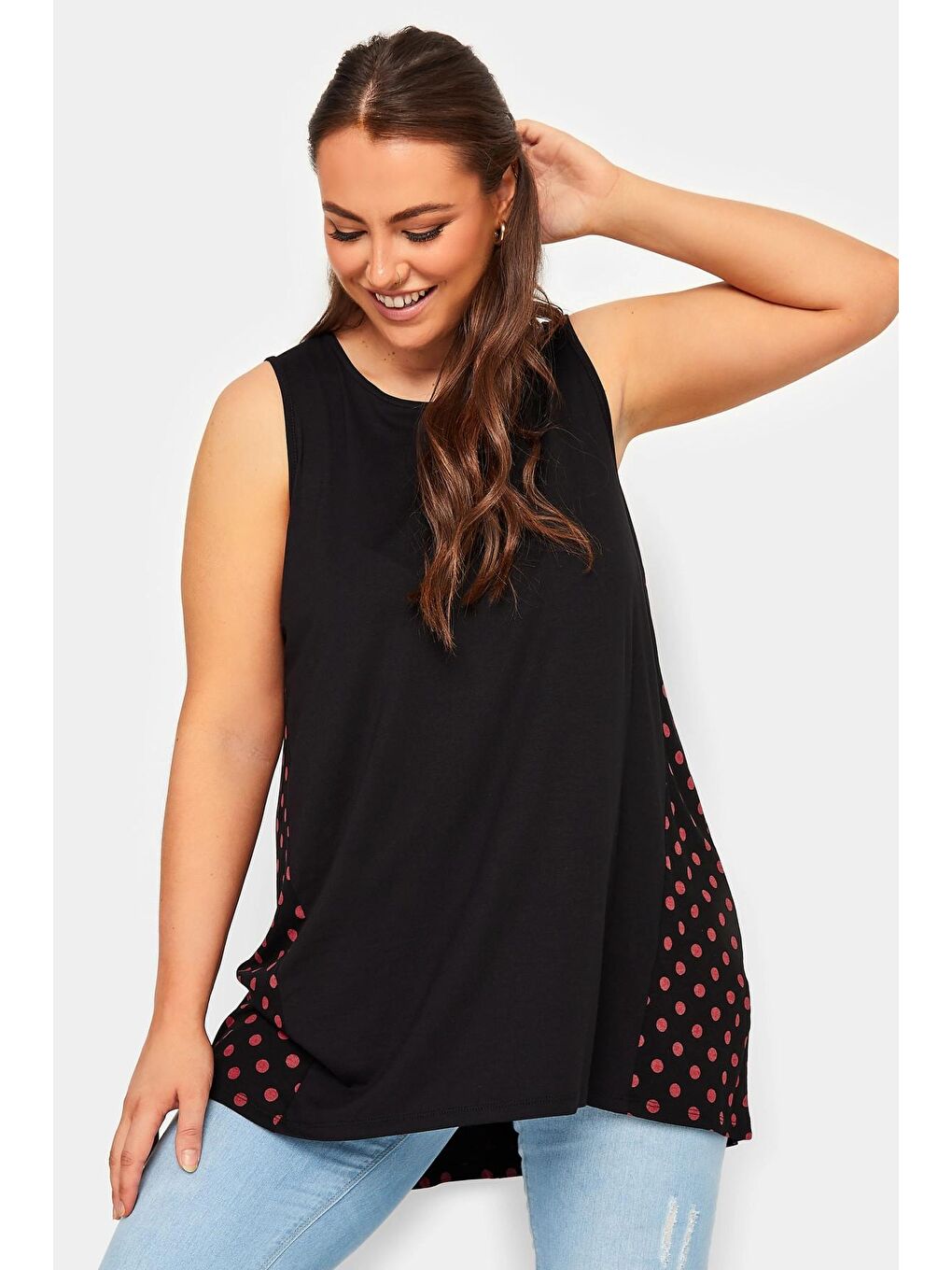 Siyah Büyük Beden Sırtı Puantiyeli Asimetrik Kesim Sıfır Kol Bluz 302254-1