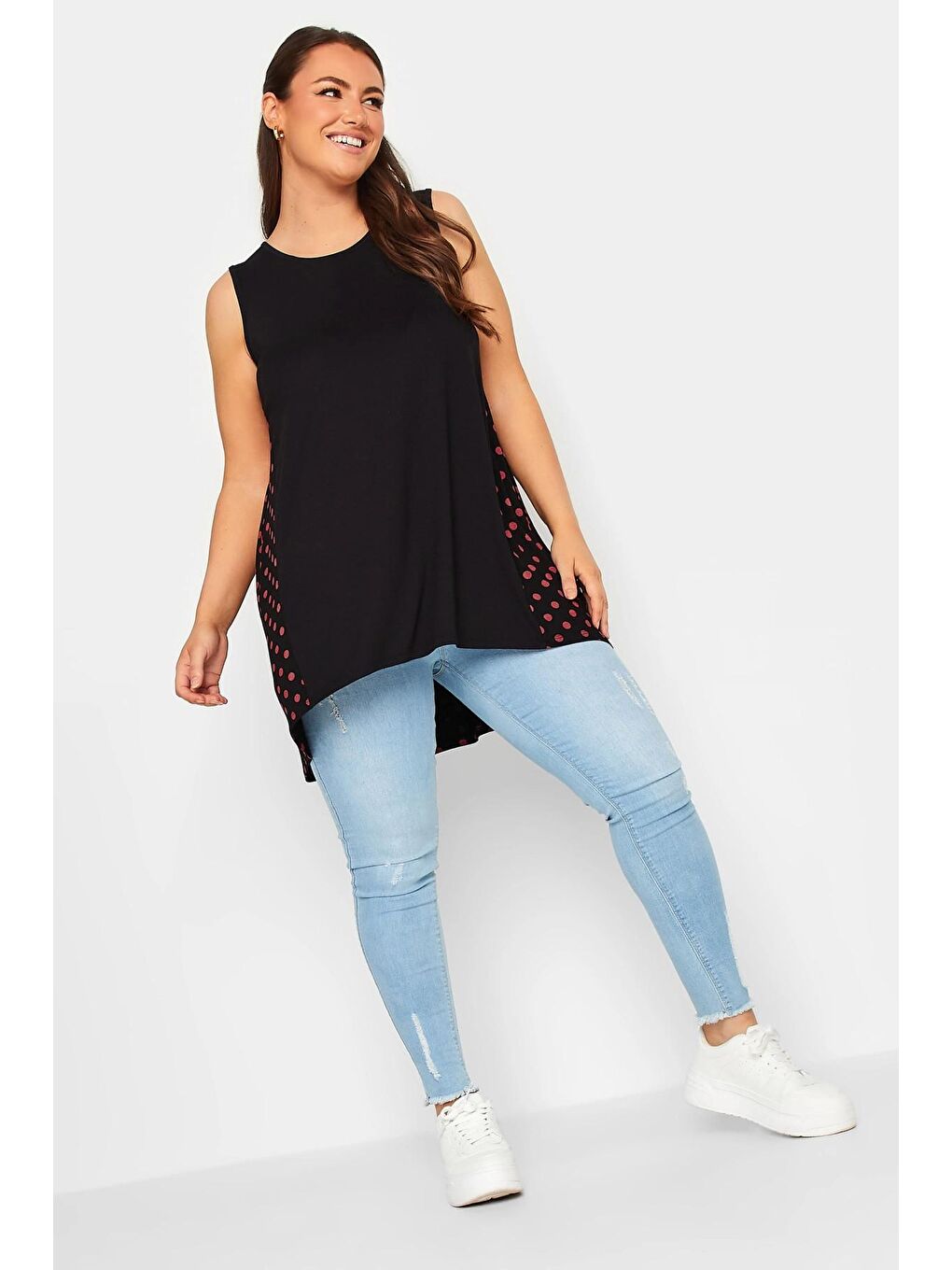 Siyah Büyük Beden Sırtı Puantiyeli Asimetrik Kesim Sıfır Kol Bluz 302254-3