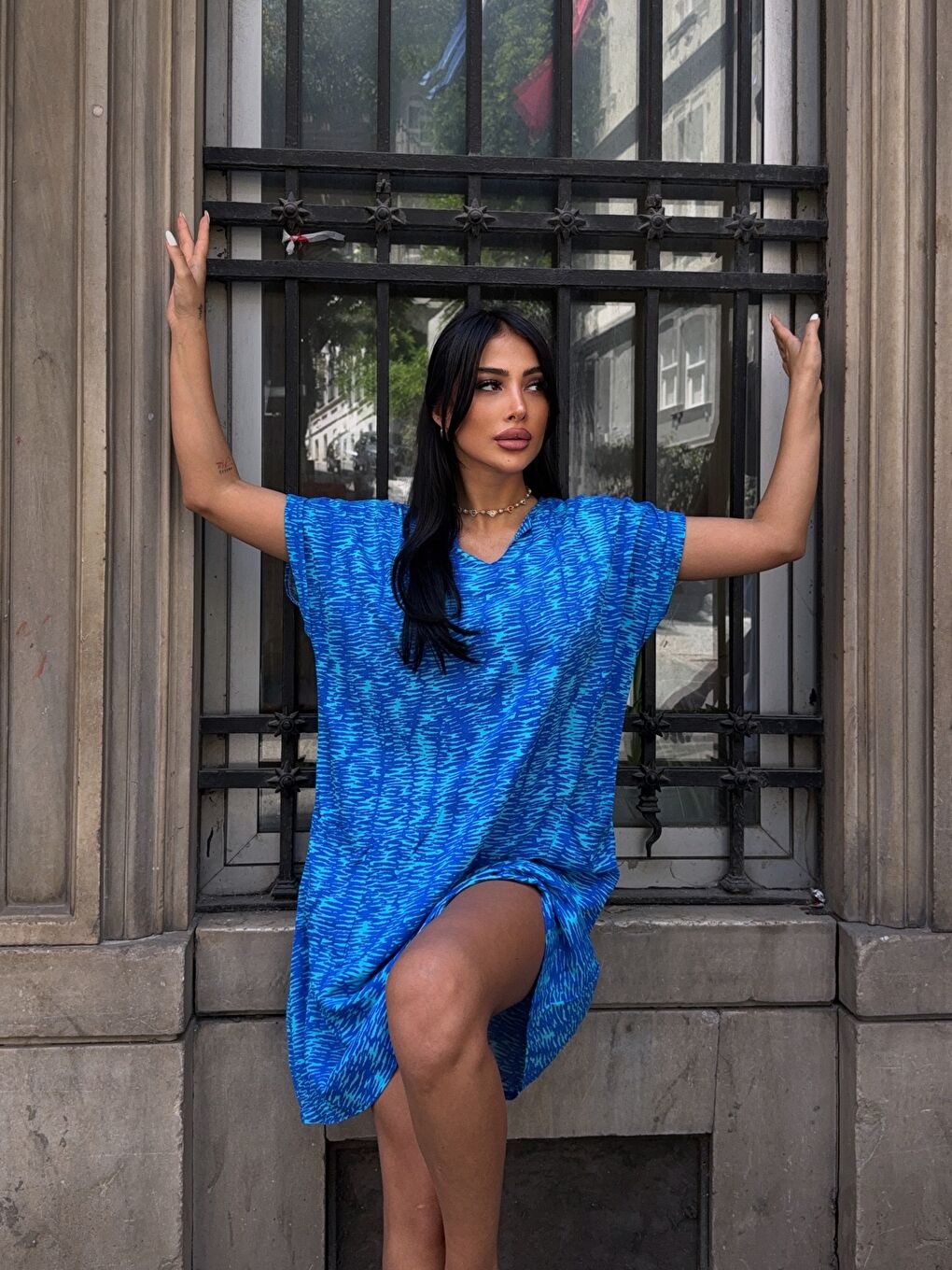 Mavi Kısa Kol V Yaka Desenli Elbise-1