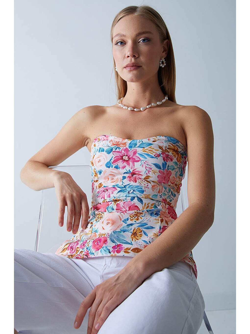 Pembe Çiçek Desenli Straplez Yaka Peplum Bluz-2