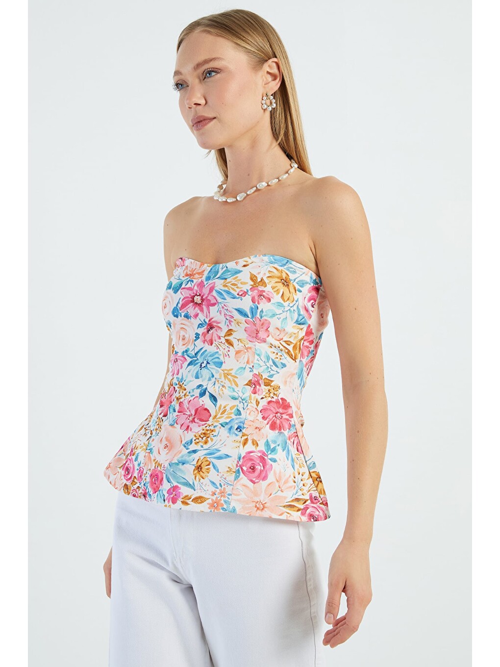 Pembe Çiçek Desenli Straplez Yaka Peplum Bluz-4