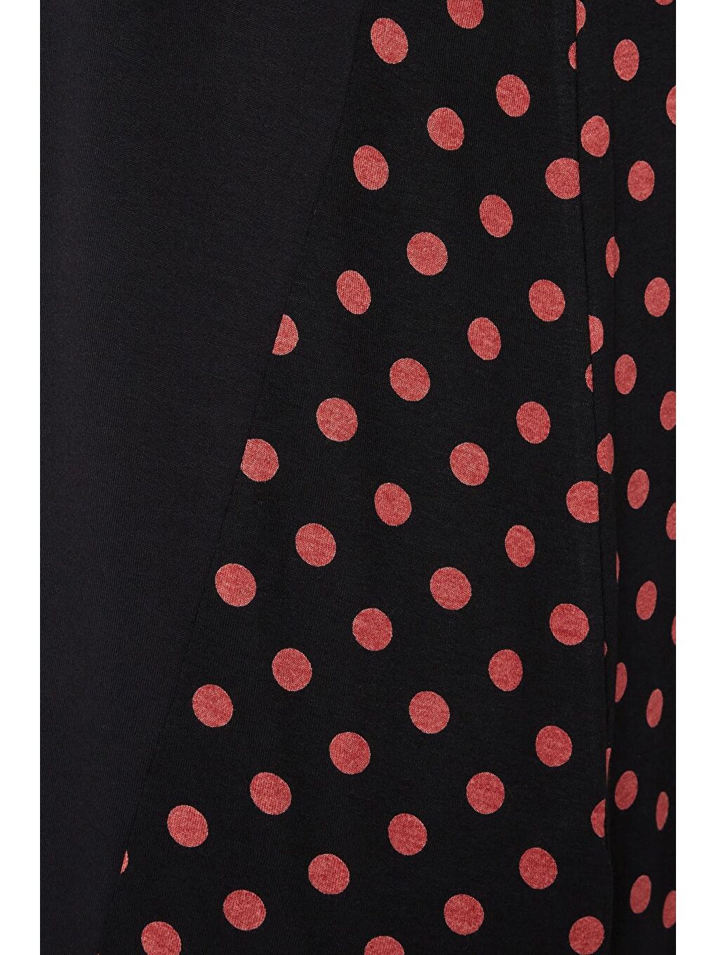 Siyah Büyük Beden Sırtı Puantiyeli Asimetrik Kesim Sıfır Kol Bluz 302254-4