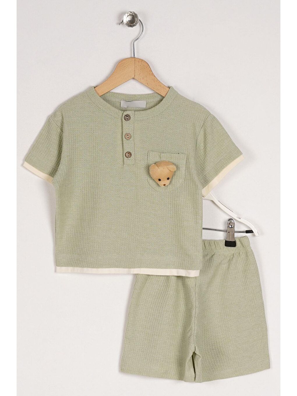 Yeşil Bisiklet Yaka Kısa Kol Yakası Düğmeli Ayıcık Detaylı Cagla Yesil Renk Erkek Çocuk Sortlu Takım